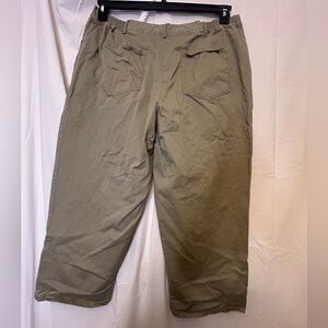 ruby rd favorites Pants Classic Capris Size 16W Khaki With Buttons On Leg